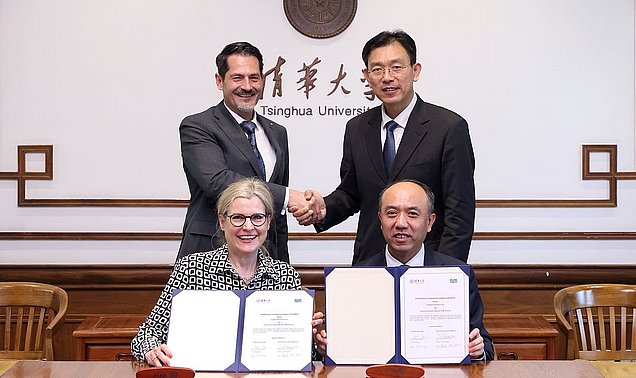 President Thomas F. Hofmann with Vice President Juliane Winkelmann and the President of Tsinghua University Beijing