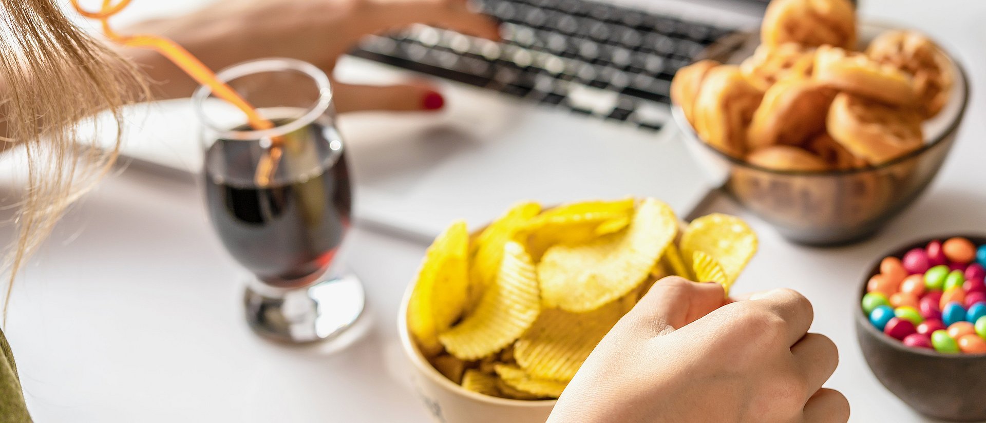 Die ständige Neubildung von Darmzellen aller Arten aus Darmstammzellen ist entscheidend für die natürliche Anpassungsfähigkeit unseres Verdauungsorgans. Eine dauerhaft zu stark zucker- und fettreiche Ernährung beeinträchtigt diese Anpassung.