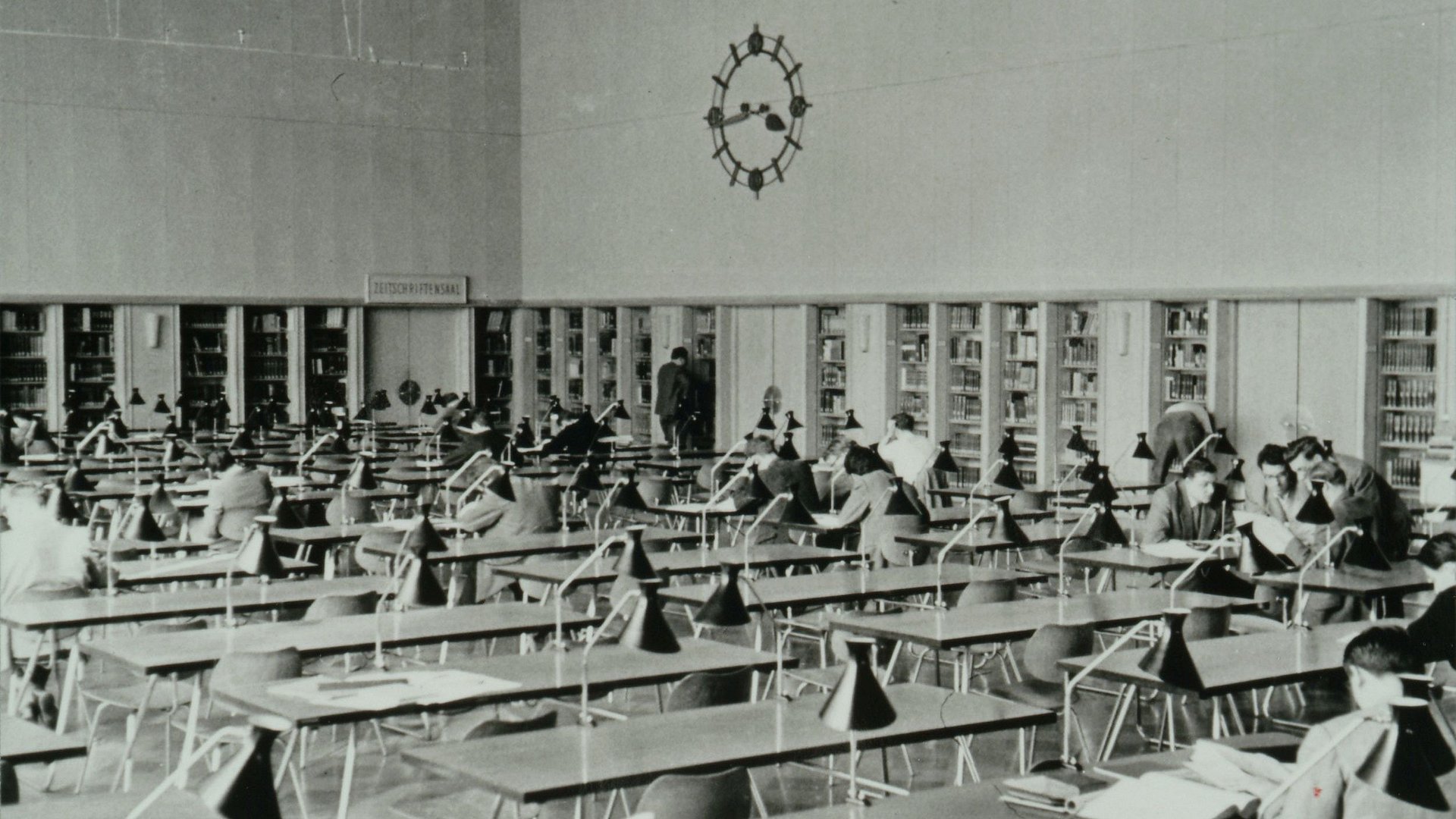 The reading room of the THM university library in 1956.