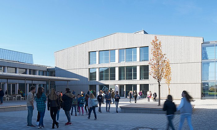 Das Schmuttertal-Gymnasium Diedorf.