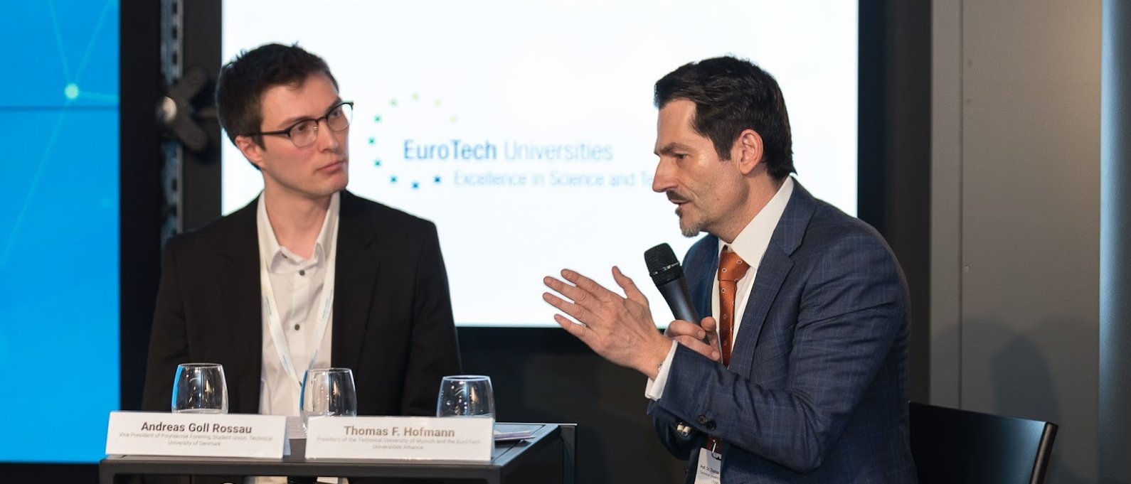 TUM President Thomas F. Hofmann (r.) discusses with DTU student representative Andreas Goll Rossau in Brussels. 