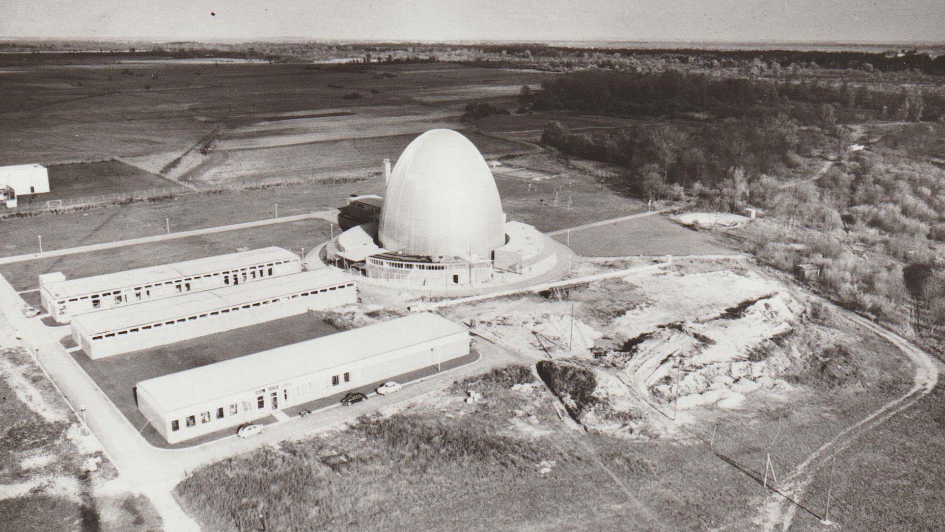 Historical image of the construction of the Munich Research Reactor (FRM) near Garching.