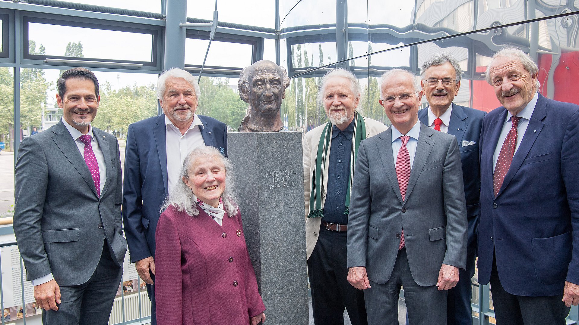 Büste Friedrich L. Bauer TUM President Prof. Thomas F. Hofmann, Professor of Computer Science Prof. Manfred Broy, Friedrich L. Bauer's widow Hildegard Bauer, sculptor Ubbo Enninga, donor Ernst Denert, TUM President Emeritus Prof. Wolfgang A. Herrmann and Prof. Markus Schwaiger, President of the Bavarian Academy of Sciences and Humanities, next to the bust of Friedrich L. Bauer.