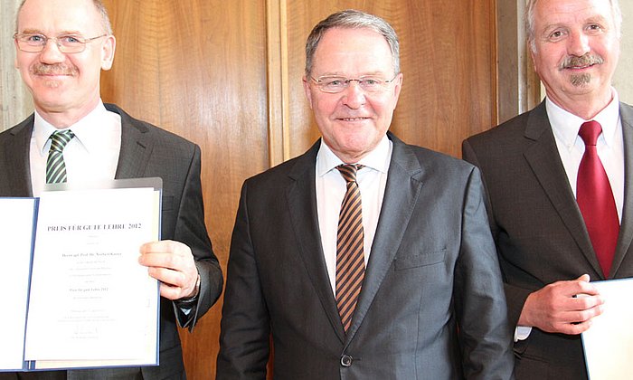 Prof. Norbert Kaiser und Prof. Jürgen Schlegel mit Wissenschaftsminister Dr. Wolfgang Heubisch.