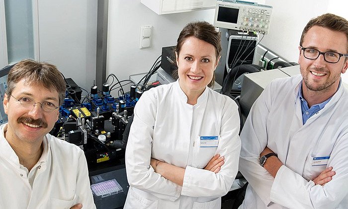 Prof. Dirk Busch, Patricia Gräf und Veit Buchholz (Foto: Astrid Eckert / TUM)