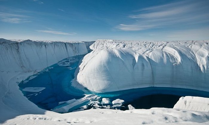 Schmelzwasser-Kanal auf Grönland. Foto: Ian Joughin