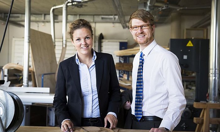 Entwickeln individuell angepasste Strömungsonden: Katharina Keitz und Florian Wehner.
