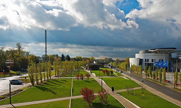 Siemens gründet auf dem Campus Garching der TUM einen neuen Forschungsstandort. Dort sollen über 100 Wissenschaftler von Siemens Seite an Seite mit Forschern der TUM zusammenarbeiten. (Foto: A. Heddergott / TUM)