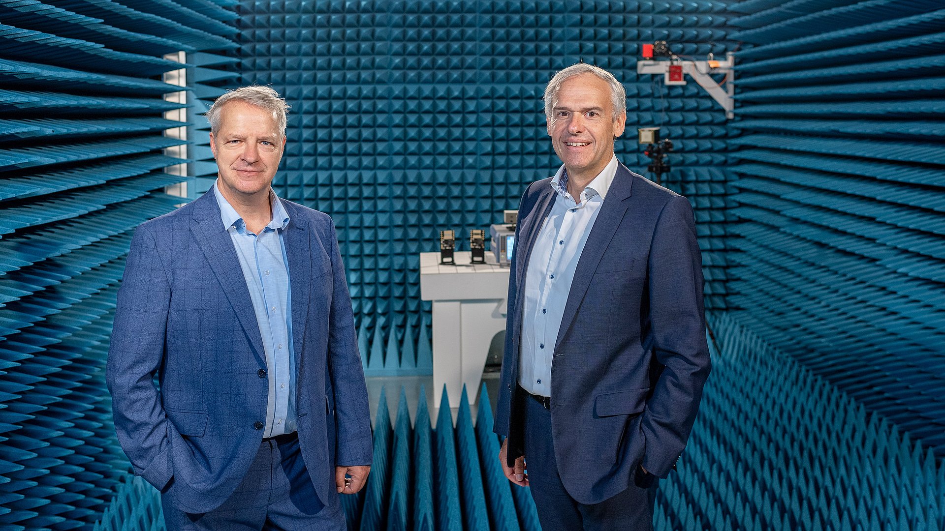 Prof Dr Holger Boche, head of the 6G-life initiative and Prof Dr Wolfang Kellerer, head of the 6G Future Lab Bavaria in the sound-insulated laboratory Prof Dr Holger Boche, head of the 6G-life initiative and Prof Dr Wolfang Kellerer, head of the 6G Future Lab Bavaria in the sound-insulated laboratory