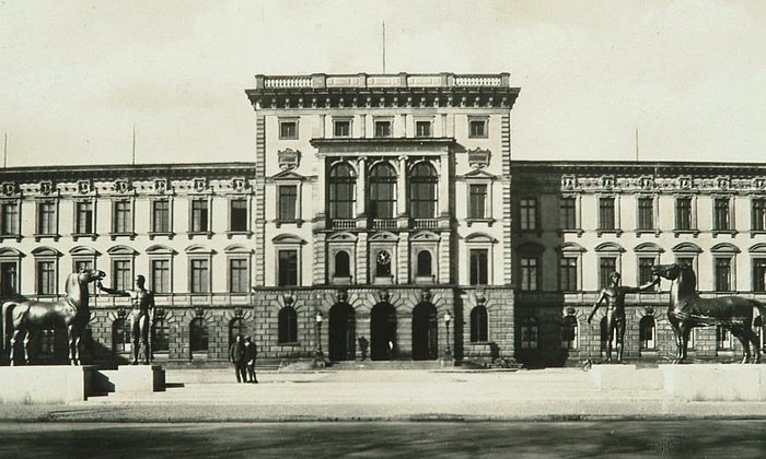 Historische Ansicht des Hauptgebäudes der TH München.