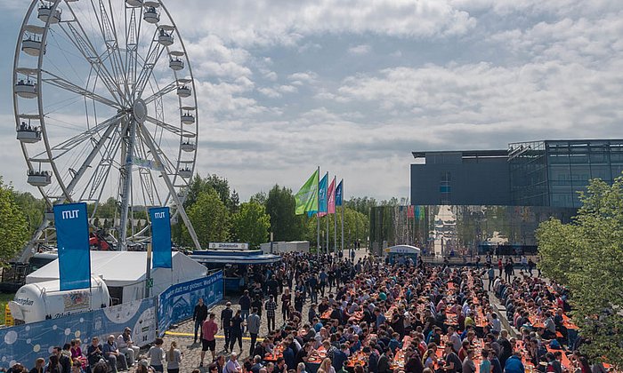 Riesenrad und Biergarten auf dem Campus Garching