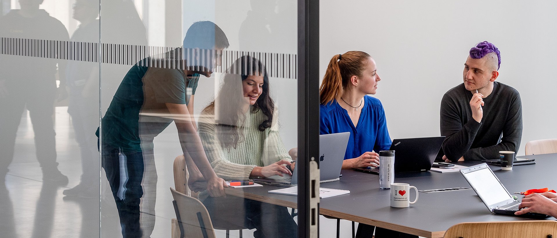 Studierende in der Elektro- und Informationstechnik