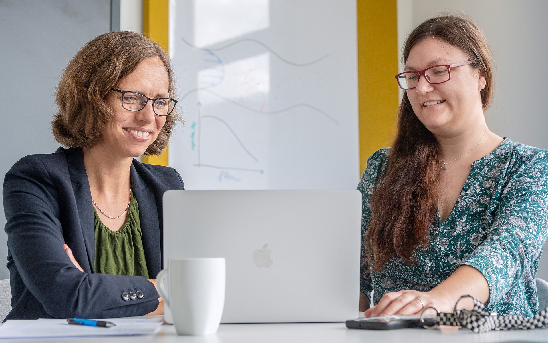 Prof. Karen Alim (left) and first author Agnese Codutti.