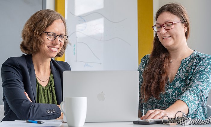 Prof. Karen Alim (left) and first author Agnese Codutti.