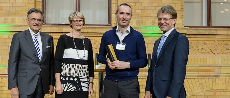 V.li.: TUM-Präsident Prof. Wolfgang A. Herrmann; Prof. Anja Karliczek, Bundesministerin für Bildung und Forschung; Preisträger Prof. Marco Caccamo und Prof. Hans-Christian Pape, Präsident der Humboldt-Stiftung.