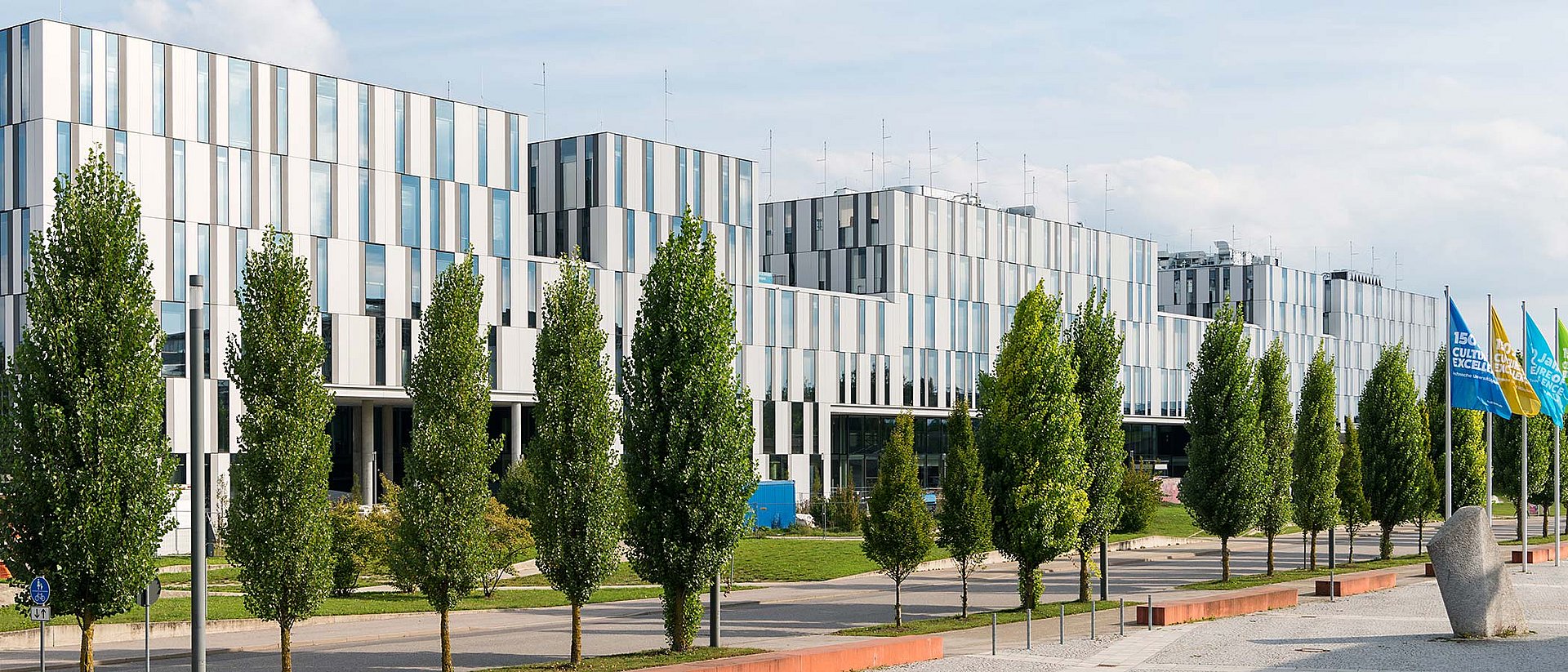 Die neue Mitte des Garchinger Forschungscampus: Das rund 200 Meter lange GALILEO erstreckt sich in Nord-Süd-Richtung parallel zum U-Bahnhof.