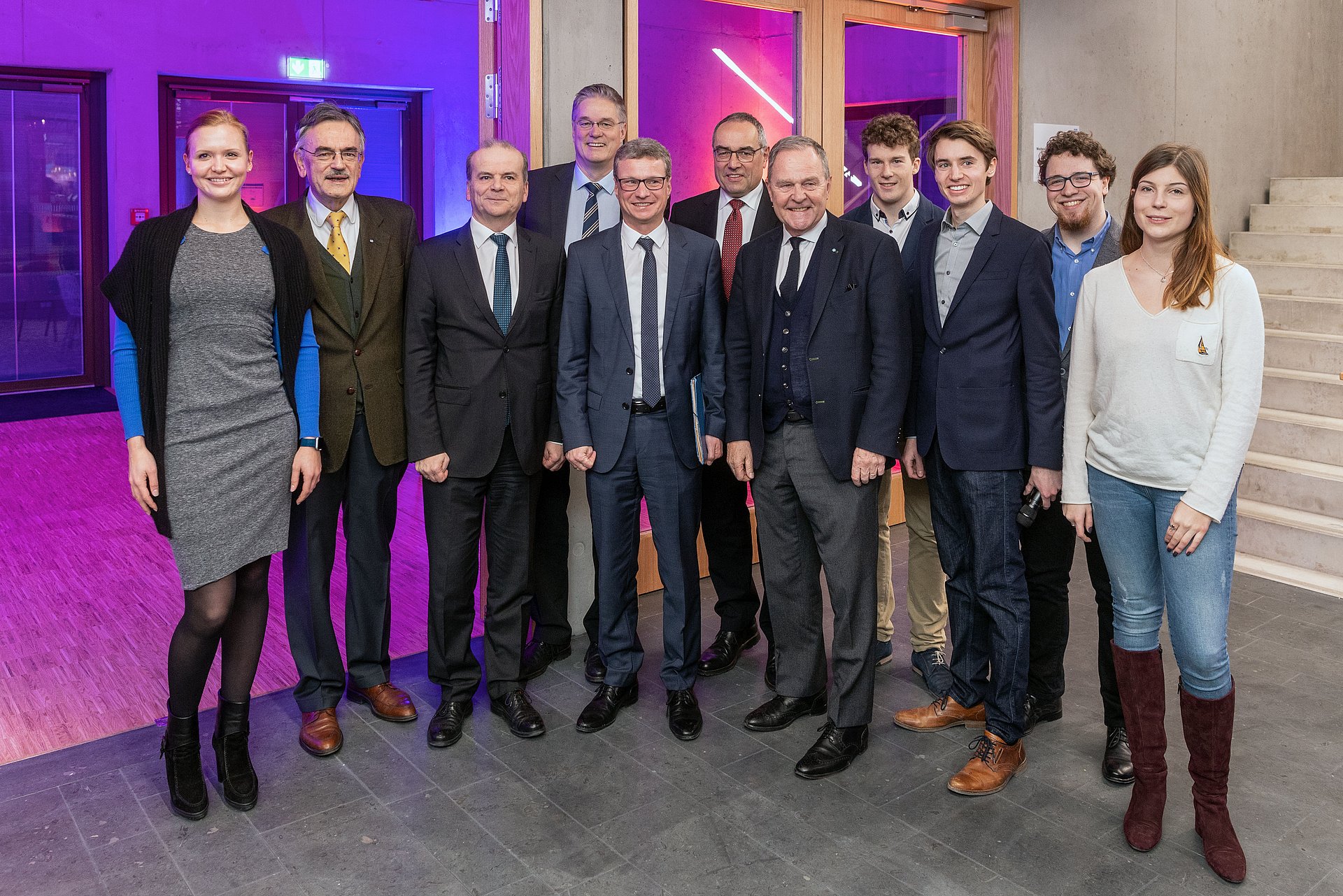 Ceremonial opening of the "StudiTUM" building in Garching with TUM President Wolfgang A. Herrmann (2nd from left) and Science Minister Bernd Sibler (5th from left). (Picture: Heddergott)