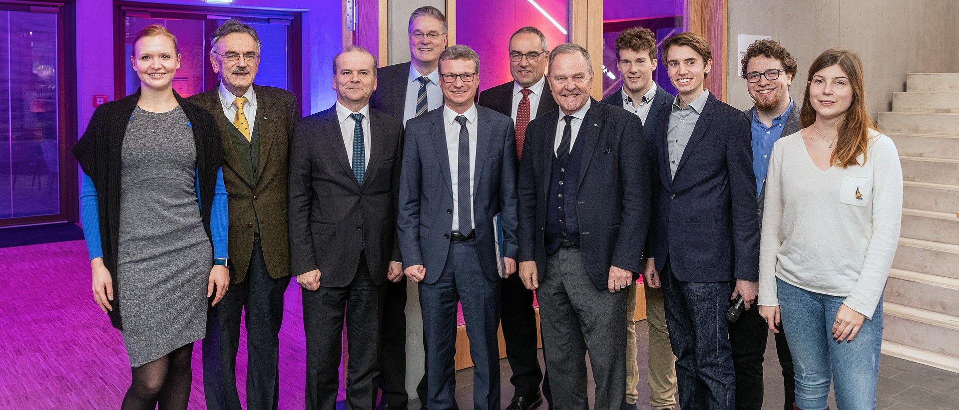 Feierliche Eröffnung des „StudiTUM“-Hauses in Garching mit TUM-Präsident Wolfgang A. Herrmann (2.v.l.) und Wissenschaftsminister Bernd Sibler (5.v.l.). (Bild: Heddergott) Feierliche Eröffnung des „StudiTUM“-Hauses in Garching mit TUM-Präsident Wolfgang A. Herrmann (2.v.l.) und Wissenschaftsminister Bernd Sibler (5.v.l.). (Bild: Heddergott)