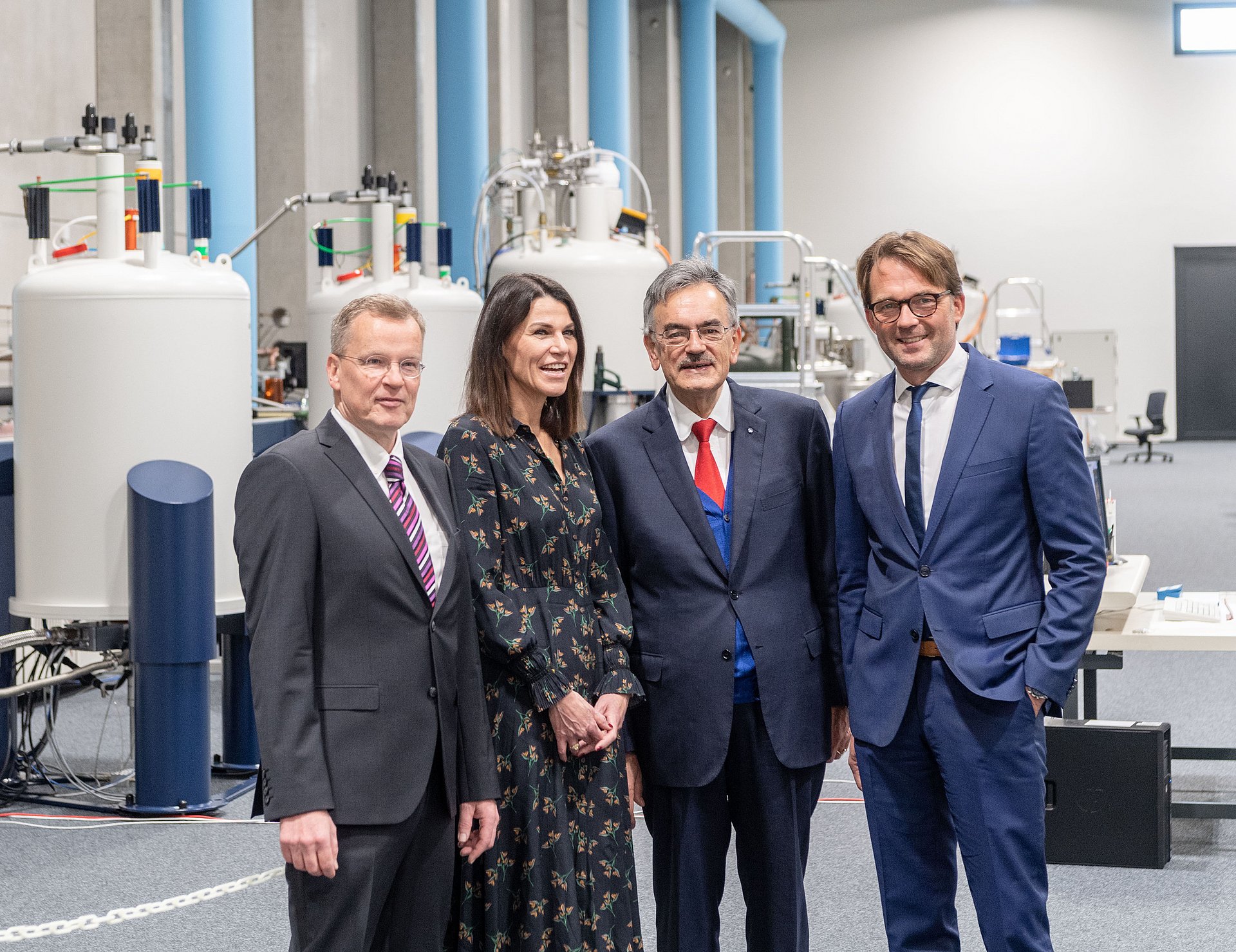 Prof. Michael Sattler, Prof. Marion Kiechle , Prof. Wolfgang A. Herrmann und Prof. Matthias Tschöp (v.l.) bei der Eröffnung des Neubaus des Bayerischen NMR-Zentrums. (Bild: A. Heddergott)