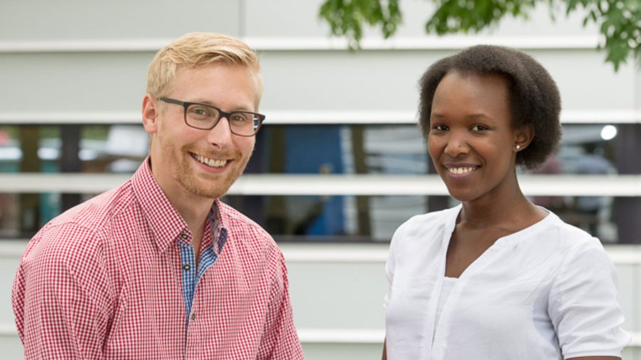 Stephan Wolf und Stipendiatin Anne Nyokabi