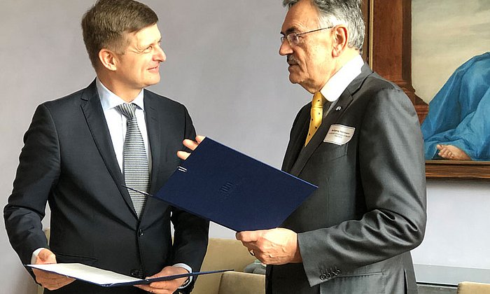 The two presidents Ilkka Niemelä (l.) and Wolfgang A. Herrmann met in Brussels. (Picture: V. Schegk / TUM)