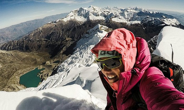 Laura Dahlmeier auf Berggipfel