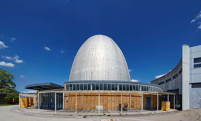 Seinen 60. Geburtstag feiert das Garchinger „Atom-Ei“, der Forschungsreaktor München wurde am 31.10.1957 in Betrieb genommen. (Foto: Bernhard Ludewig / TUM)