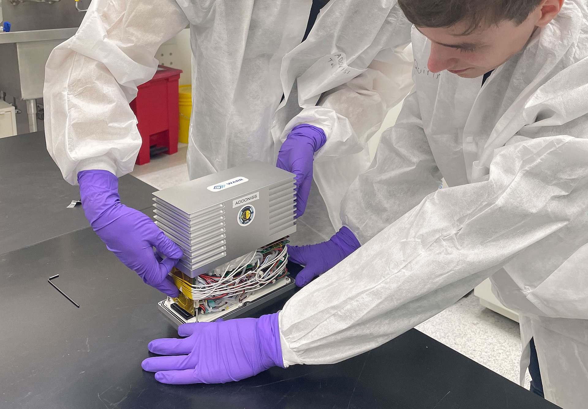 The experiment goes to the ISS: The box at the Space Station Processing Facility at the Kennedy Space Centre in Cape Canaveral.