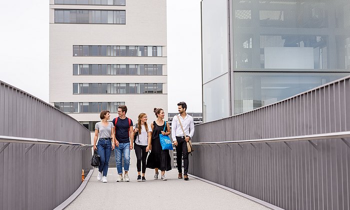 Students walking over a bridge at the Heilbronn campus