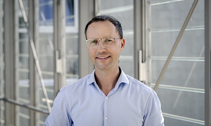 Porträt von Prof. Gil Westmeyer