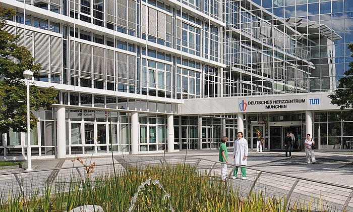 Spitzenmedizin in der Lazarettstraße: Seit 40 Jahren werden Patienten im Deutschen Herzzentrum München behandelt. (Foto: Deutsches Herzzentrum München)