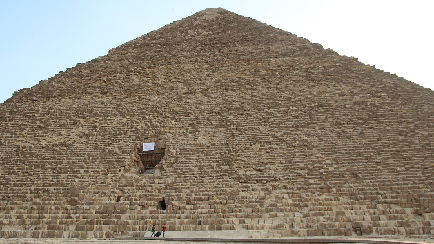 Der Chevron ist der vermutlich ursprüngliche Eingang zur Cheopspyramide.