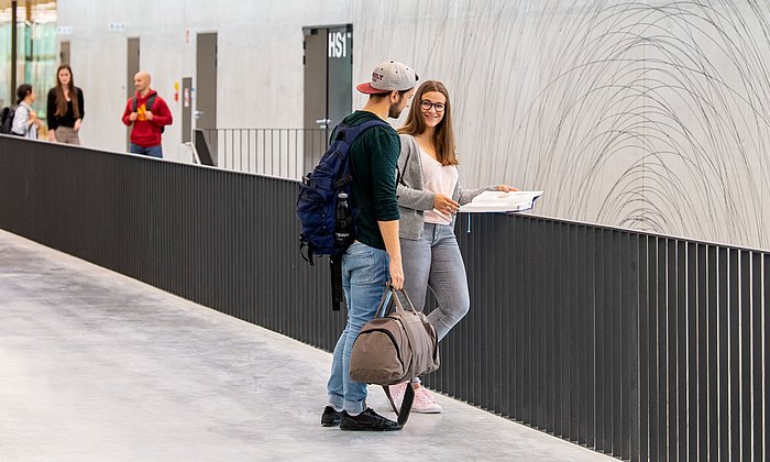 Studierende an der Fakultaet für Sport-und Gesundheitswissenschaften der TUM im neuen Gebäude im Olympiapark München.