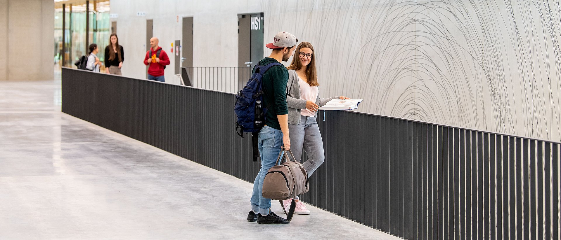 Studierende an der Fakultaet für Sport-und Gesundheitswissenschaften der TUM im neuen Gebäude im Olympiapark München.