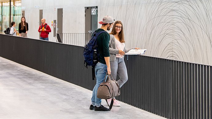 Studierende an der Fakultaet für Sport-und Gesundheitswissenschaften der TUM im neuen Gebäude im Olympiapark München.