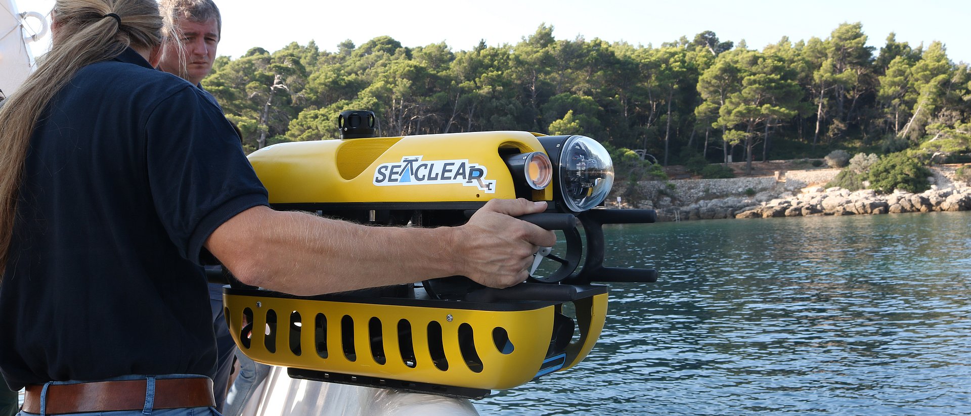 The robot of the SeaClear Project is able to detect and collect underwater litter.  