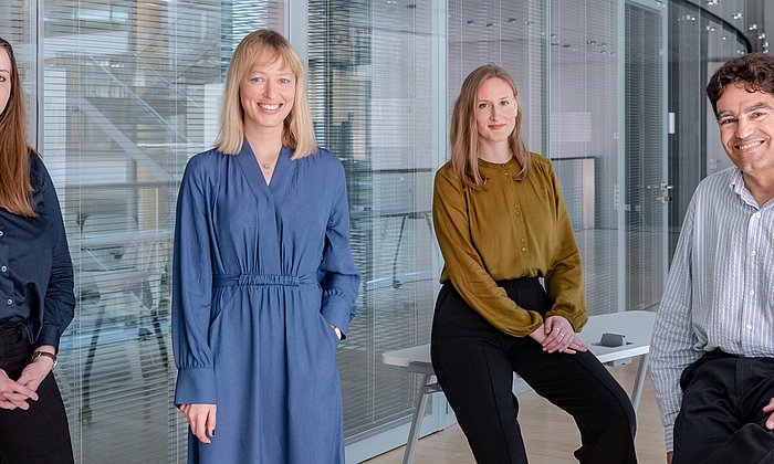 Hannah Prince, Janina Steinert, Henrike Sternberg und Tim Büthe in der Hochschule für Politik an der TUM. 