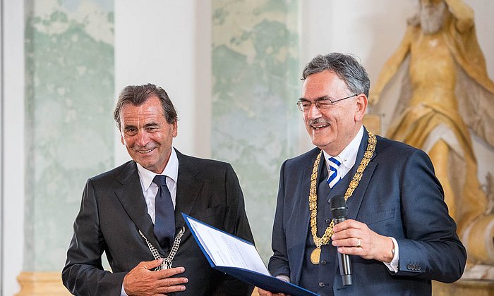 Hans Steindl mit TUM-Präsident Herrmann im Festsaal des Klosters Raitenhaslach.