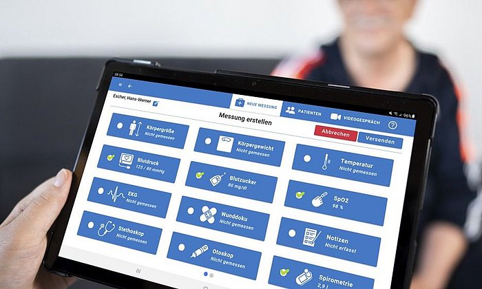 Ein Tablet-PC auf dem Telemedizin Software läuft