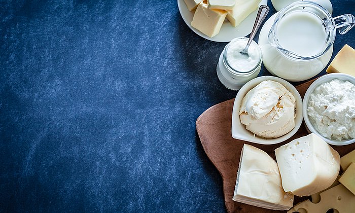 Weltweit ist der Geschmack fermentierter Lebensmittel wie Käse oder Joghurt bei Verbrauchern sehr beliebt. (Foto: fcatfotodigital/iStock)