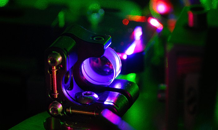 Laser, mit dem sich Femtosekunden-Signale erzeugen lassen. Bild: Thorsten Näser