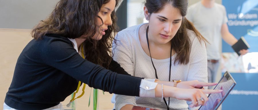 Teilnehmerinnen des Workshops Think.Make.Start von TUM und UnternehmerTUM. (Bild: A. Heddergott / TUM)