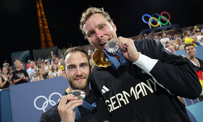 Clemens Wickler und Nils Ehlers mit der Silbermedaille