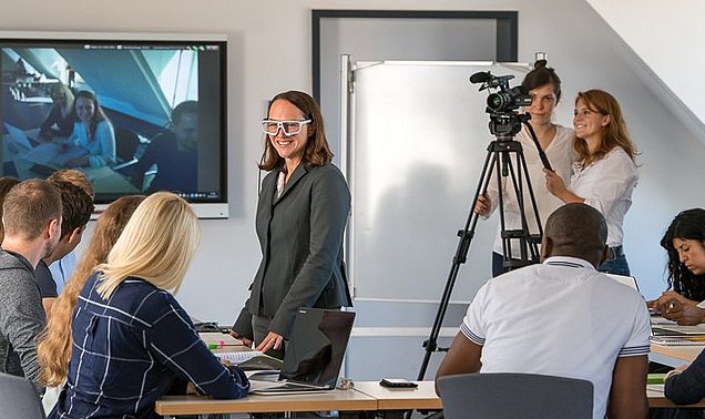 Professorin Tina Seidel in einem Seminar, das digitale Technologien für die Berufsvorbereitung einsetzt.