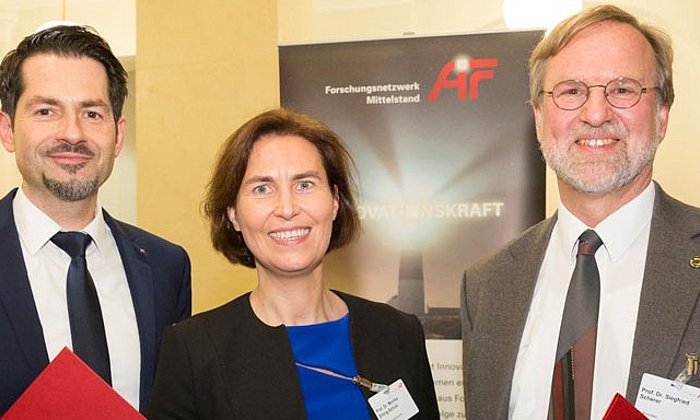 Prof. Thomas Hofmann (l.), Prof. Siegfried Scherer und ihre Wiener Projektpartnerin Prof. Monika Ehling-Schulz wurden für die „Cereulid-Tool-Box“ ausgezeichnet.