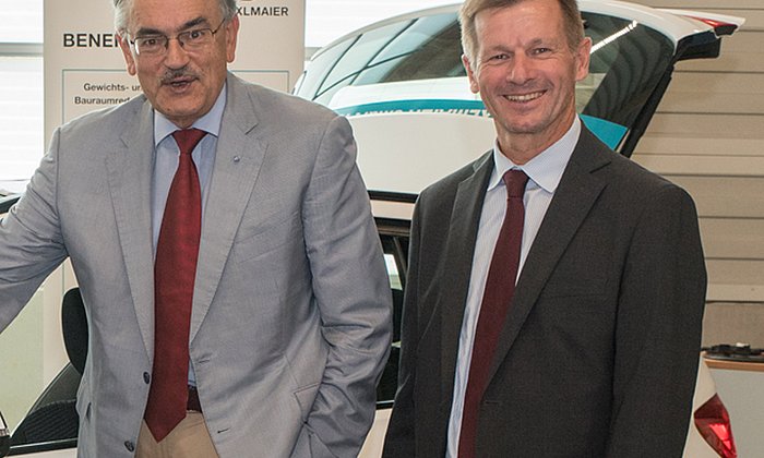 TUM President Wolfgang A. Herrmann (on the left) and Dr. Martin Gall, Chief Technology Officer at DRÄXLMAIER.