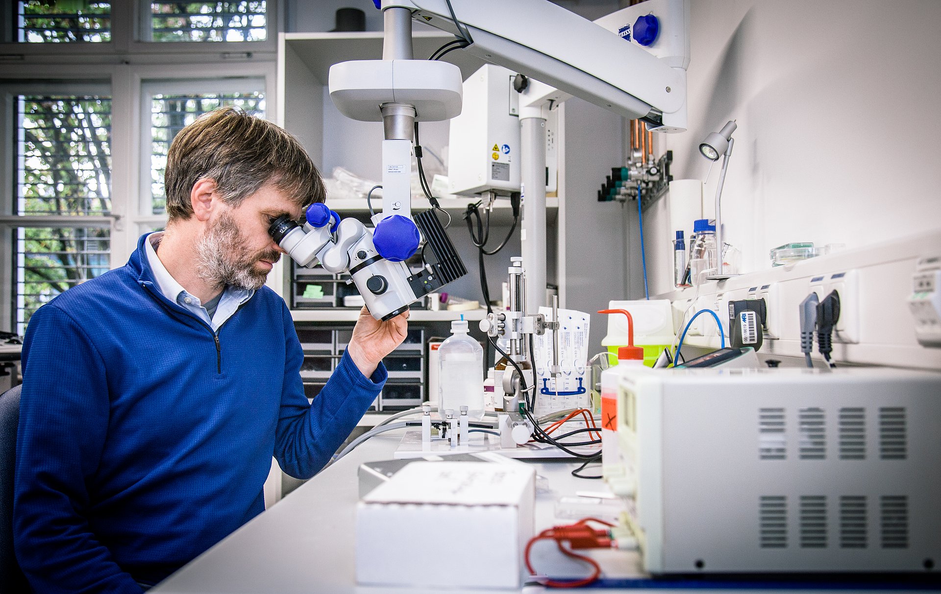Prof. Thomas Misgeld ist Direktor des Instituts für Zellbiologie des Nervensystems an der TUM und Koordinator des Exzellenzclusters "SyNergy".
