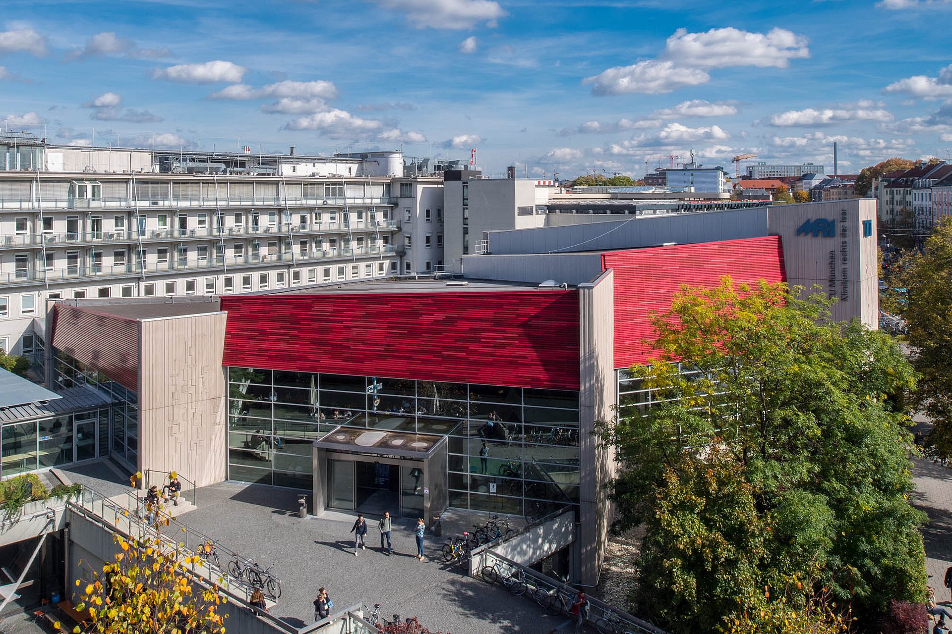 Blick auf das Universitätsklinikum rechts der Isar