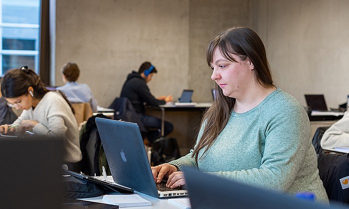 TUM student Sandra Paßreiter works on her laptop in a study area.