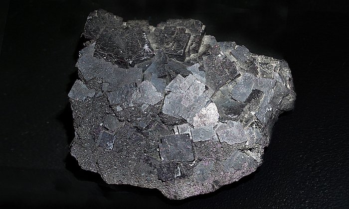 The picture shows dark violet to black crystals of antozonite.